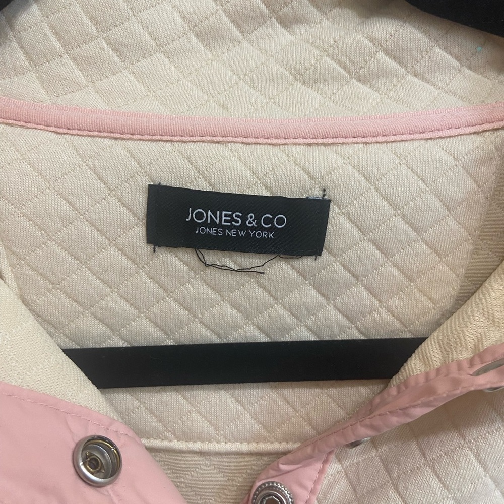 Jones & Co, cream and pink, button up, quilted pullover - Picture 5 of 5